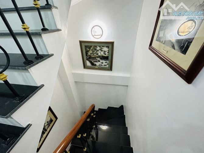 Bán nhà Phố Thái Thịnh - 46m2, 5 tầng- Nhà đẹp, Ngõ rộng, ô tô 5 tạ đỗ cổng - Hai thoáng - 8