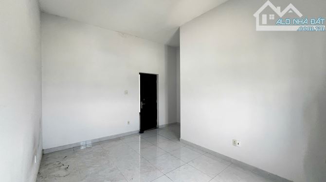 - Nhà cách MT Lê Văn Lương 50m, 4 tầng, đường trãi nhựa 9m - 8