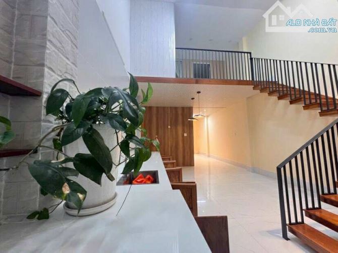 Cho thuê nhà rộng rãi KDC 923 có máy lạnh 8 triệu - 8