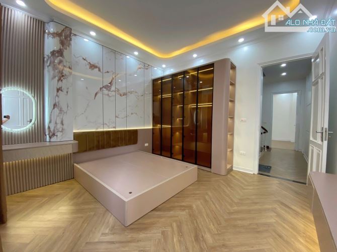 Bán nhà Nguyễn Khang Cầu Giấy,ôtô tránh,vào nhà kinh doanh văn phòng dt 40/45m 6T MT 4m - 8