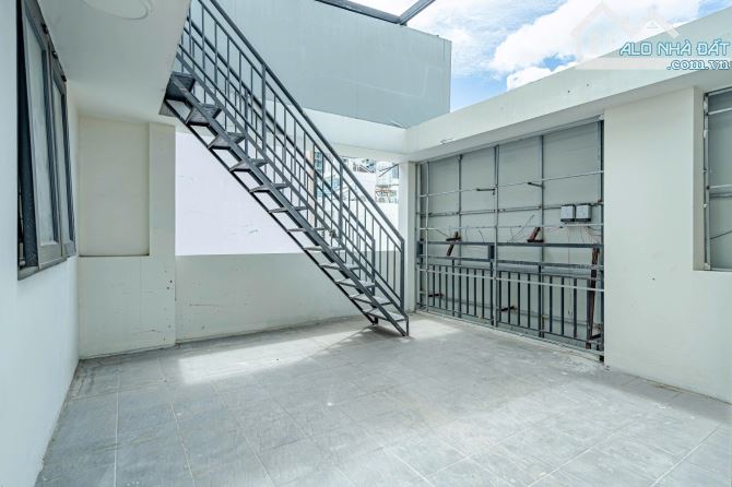 CĂN HỘ TÁCH BẾP 1PN FULL NỘI THẤT BAN CÔNG CỰC RỘNG Ở QUẬN 1 - 9