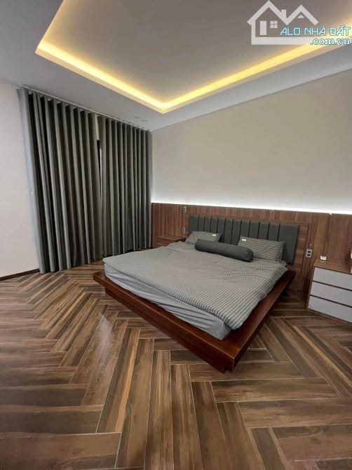 Hạ giá bán rẻ nhà nguyên căn đường Hồ Văn Cống, Bình Dương, nhàcó chỗ đậu xe hơi, giá 2tỷ2 - 9