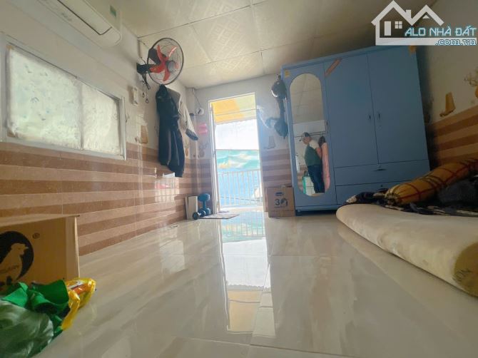 HẺM 1 SẸT - Cách mặt tiền đường 50m Q4 NGANG 11 DÀI 5,5 CÓ 4 TỶ - 9