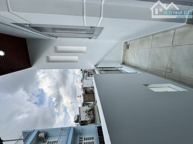 🏡H.àng tuyển Lạc Long Quân - 18m2 - 5 T.ầng - H.oàn công đủ , SHR vuông - MT h.ẻm 8m 🏡 - 9