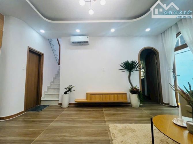 🔥NHỈNH 4 TỶ - NHÀ 2 TẦNG Ở NGAY- GIÁP Q1- 3PN - NỘI THẤT CAO CẤP - 9