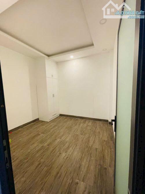 BÁN NHÀ ĐẸP 3 TẤM Q4 VỊ TRÍ 1/ SÁT MT GIÁ 5 TỈ NHĨNH DT 3,5*15 DÂN CƯ GIÁP Q1 HÀNG HIẾM - 9