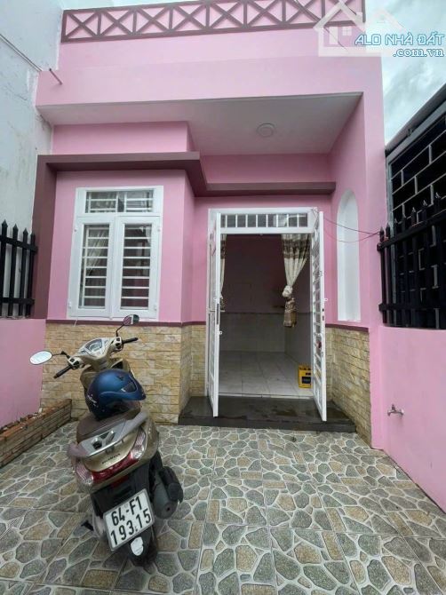 Cần bán gấp căn nhà cấp 4 ở đường Trịnh Thị Miếng , Thới Tam Thôn 60m2 SHR giá 890 triệu