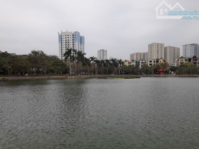 Bán tòa nhà văn phòng Khu Công Nghiệp Vĩnh Hoàng, MP Tân Mai 1200m2, MT 30m, Giá 88 tỷ