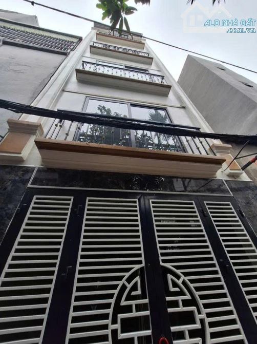 Bán Nhà Trần Thái Tông Cầu Giấy Gần Công viên Cầu Giấy 65m 5 Tầng. Giá 13.8 Tỷ