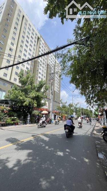 Nhà xưởng công nghiệp 860m2 Hương Lộ 2 gồm 4 nền sổ độc lập có dòng tiền