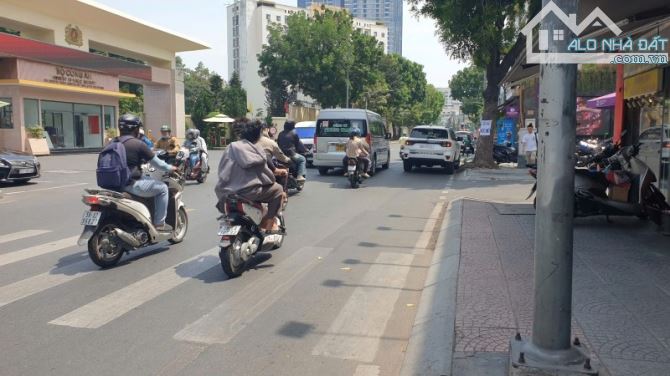 Bán nhà mặt tiền Nguyễn Trãi-ngang 4.1m-6PN-sổ vuông-cạnh Bộ Công An-kinh doanh tấp nập
