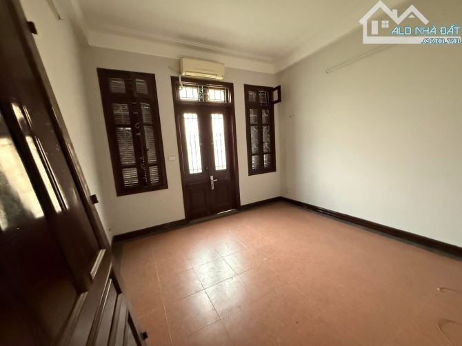 CHÍNH CHỦ CẦN BÁN NHÀ  MẶT PHỐ CÙ CHÍNH LAN Q THANH XUÂN. DT 45M2 4T MT 4,5M GIÁ 18.9 TỶ.
