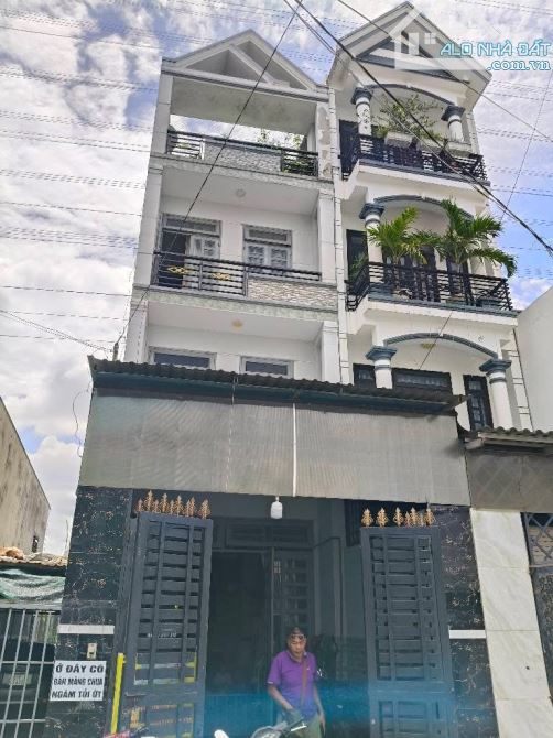 NHÀ 3 TẦNG 4X19 PHONG CÁCH HIỆN ĐẠI NGUYỄN ẢNH THỦ ĐƯỜNG 7M XE HƠI VÀO NHÀ