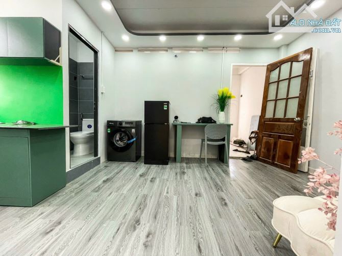 CĂN HỘ STUDIO FULL NỘI THẤT CỬA SỔ LỚN ĐÓN NẮNG QUẬN 1