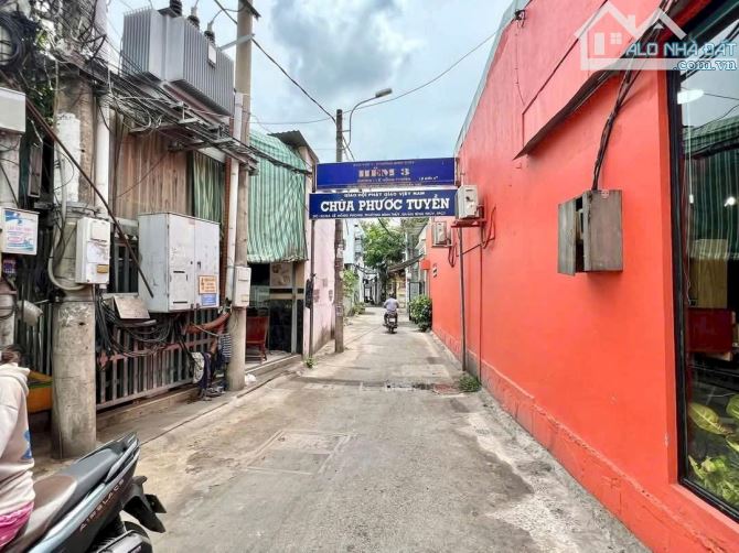 BÁN NHÀ LẦU GIÁ RẺ - KẾ BÊN CHỢ,  TRƯỜNG HỌC