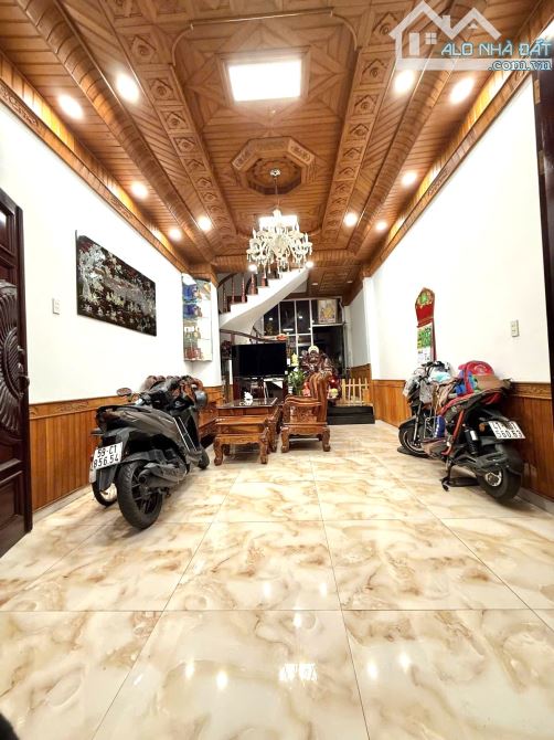 NGỘP BANK! Bán gấp 59M² 4 Tầng/3pn Ô TÔ ĐỖ CỬA – Nguyễn Kiệm GẦN CV GIA ĐỊNH!