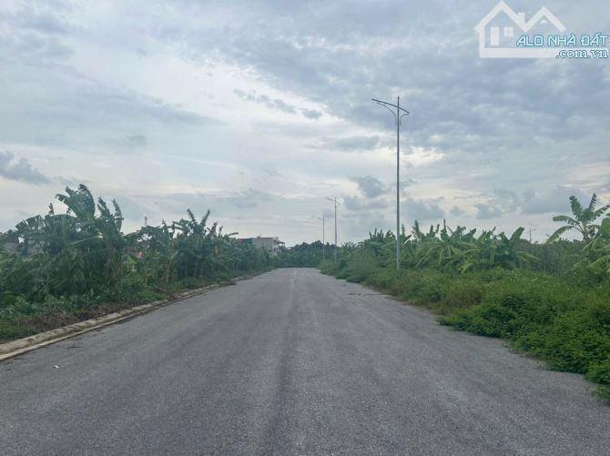 Bán Nhanh  Lô đất Biệt Thự Khúc Xuyên Nhìn Trung Tâm Thương Mai