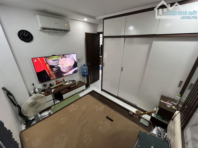 Chung cư mini Đông Tác, 36m, Nhà đẹp full nội thất, Tầng 2 , Ngõ ba gác tránh, Thang máy