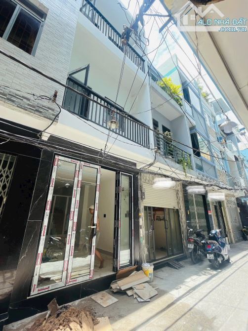 🏡 HIẾM CÓ KHU HOÀNG DIỆU QUẬN 4 — HẺM RỘNG 4 MÉT — 3 TẦNG SANG TRỌNG 🏡