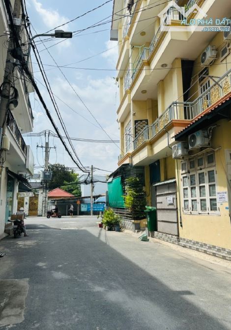 Nhà CHÍNH CHỦ xây BTCT 3,5 tấm - XE HƠI NGỦ trong nhà -HXH 8M.Tân Chánh Hiệp 03. Q12-6ty3