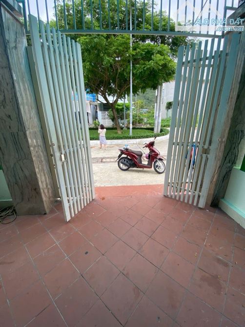 Bán nhà 3 tầng đối diện công viên TĐC Hòn Rớ 2 nhánh sông