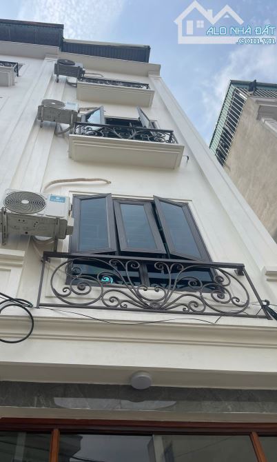 Nhà dân xây📍Lai Xá 5 Tỷ 5 🏢5tầng 🛌6 Phòng ngủ, sẵn nội thất, điều hoà, công tơ điện