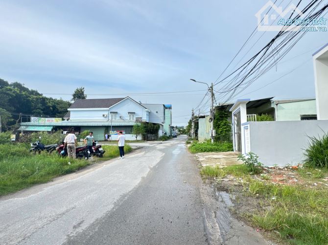 Đất nhánh Dx006 Phú Mỹ, dt 5m6x20(50tc) giá 2tỷ390