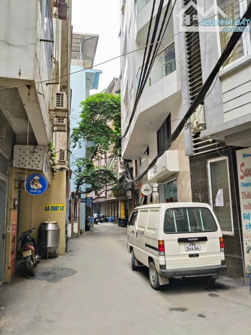 Bán nhà Nguyễn Ngọc Vũ 1 nhà ra ô tô 5 tầng 45m MT 4m 7 phòng ngủ ở, cho thuê căn hộ 25tr