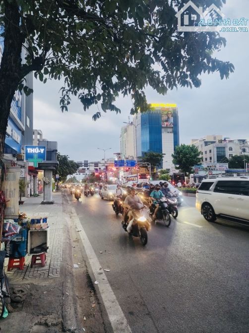 Mặt Tiền Cộng Hoà , Kinh Doanh Sầm Uất,DT 4.5 x 18 , Giá Chỉ 11,5 Tỷ