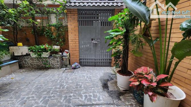 Cho thuê nhà ngõ Đội Cấn 60m2 x 3 tầng MT4m giá 15tr/tháng