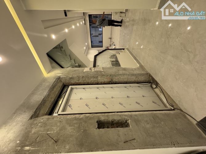 BÁN NHÀ PHÔ HOÀNG CẦU,74m2 x 5 TẦNG,THANG MÁY,ÔT TRÁNH VỈA HÈ,KD VĂN PHÒNG.
