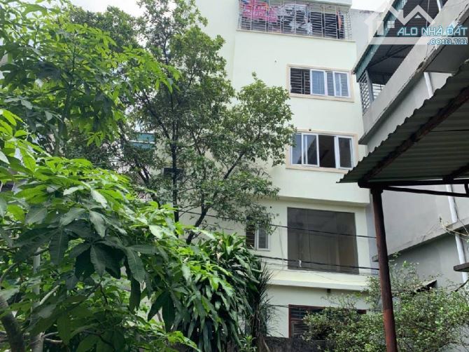 Bán nhà Sở Thượng. Lô góc thoáng sáng - ngõ thông các ngả. 10M Ô tô tránh nhau.