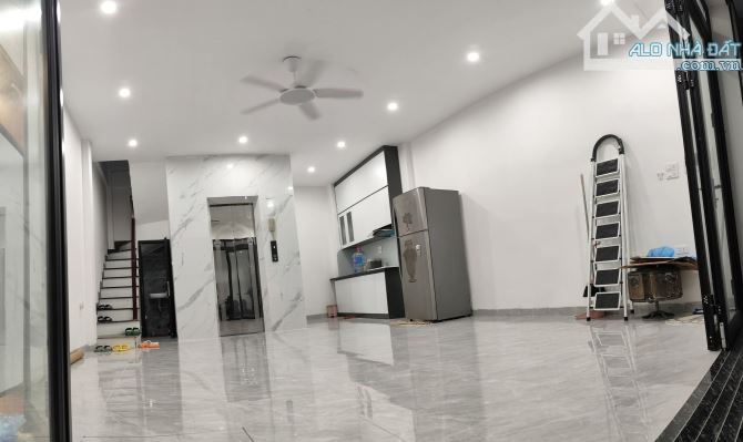 Nhà đẹp 6 tầng thang máy ngõ 279 Đội Cấn, 40m2 gần oto, full nội thất. Giá 11.5 tỷ