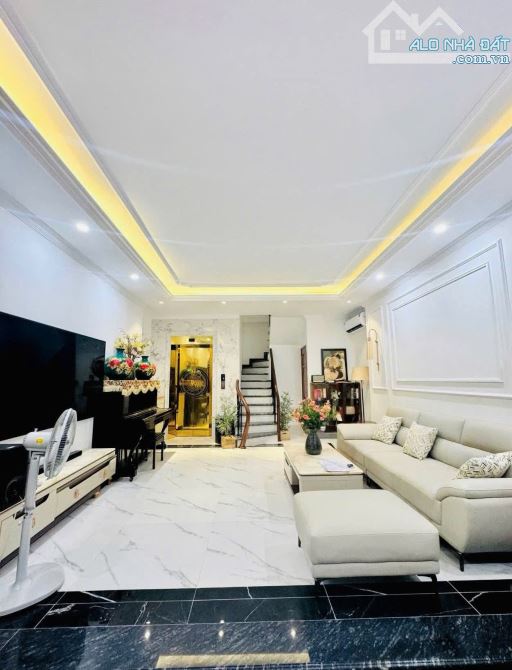 Nhà cực đẹp ngõ thông Hồng Mai, 20m ra Phố 5 tầng thang máy, sổ 50m2, góc. Giá 16.5 tỷ