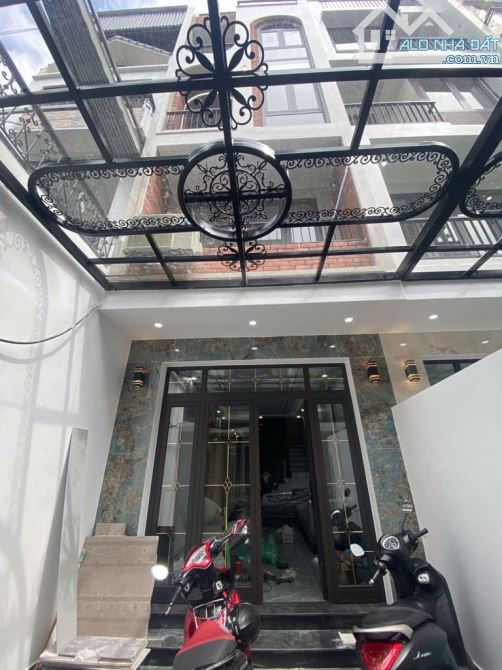 BÁN NHÀ NGUYỄN KHOÁI, TRẦN KHÁT CHÂN – DÂN XÂY - GARA Ô TÔ – 72M2 CHỈ 18,5 TỶ