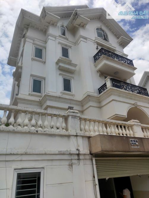 Cho thuê biệt thự 3mt Cityland p5 Gò Vấp 14x20m hầm 4 lầu giá 100tr/tháng