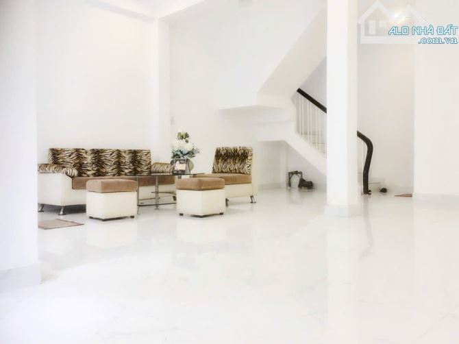 Bán nhà hẻm 7m Nguyễn Trãi Quận 5 – DT 6x9m – 3 mặt tiền hiếm – HĐT 22tr/th – Giá 15.3 tỷ