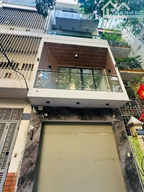 Hàng hiếm phân lô oto tránh trung tâm Hoàng Cầu - Đống Đa. DT: 70m2 x mt4.5m x 5T