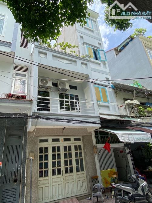 Bán nhà 6m4 x 20 , 130m2 - cho thuê 50tr/tháng gần sân bay Tân Sơn Nhất