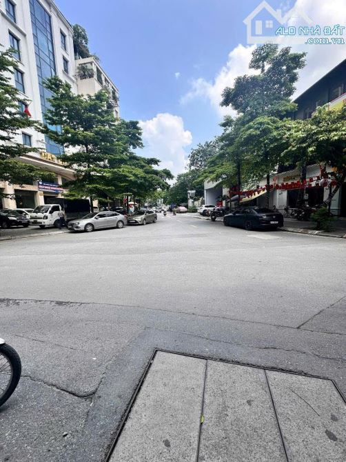 Bán nhà mặt phố Đốc Ngữ, Ba Đình, 48m2, 4 tầng giá 15.3 tỷ.