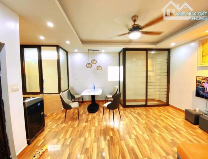 BÁN GẤP! Mặt phố Nguyễn Thái Học Ba Đình, 145m2x8T, MT 5m, 2 thoáng, thang máy, ô tô tránh