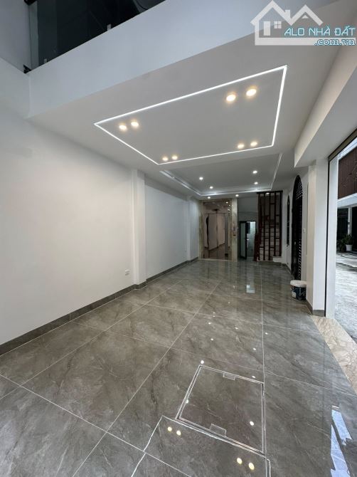 Nhà đẹp phố Sài Đồng 60X7T, lô góc, TM, ô tô tránh, Full nội thất cao cấp, giá tốt 14.2 tỷ