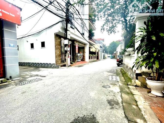 Bán đất Đức Giang, Long Biên: 35m2, hơn 6 tỷ, mặt ngõ ô tô tránh, kinh doanh, hiếm