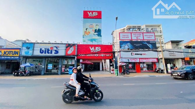 Khan Hiếm Bán Nhà Góc 2 MT Đề Thám Q.1 - 9x20m - Hầm 7 tầng - HĐT 200tr giá chỉ 90 tỷ.