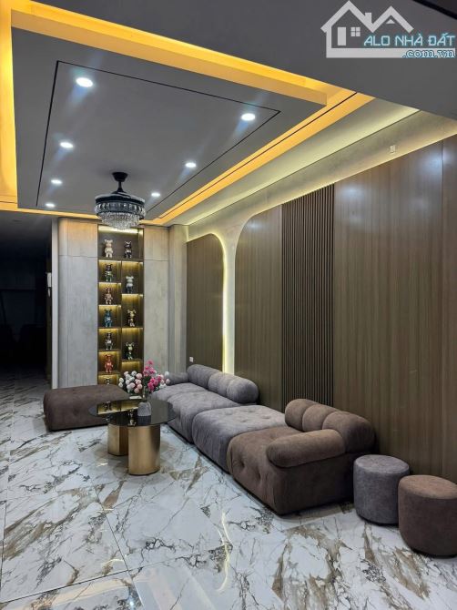 CỰC HIẾM Ô TÔ TRÁNH NHAU, SIÊU PHẨM Lê Lợi, Hà Đông, 47m 5 tầng NHỈNH 8 tỷ, CÓ TL