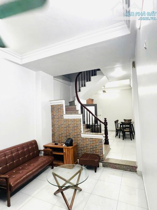 Cho thuê nhà nguyên căn ngõ Lương Khánh Thiện, 30m2 x 4 tầng, 4 ngủ 3 wc,  11.5 triệu