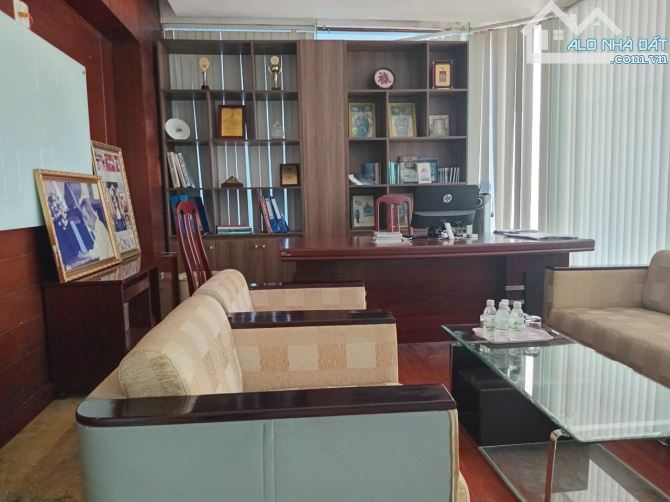 CẦN BÁN TOÀ VĂN PHÒNG TT HẢI CHÂU ĐÀ NẴNG - NẰM NGAY VỊ TRÍ ĐẮC ĐỊA - GIÁ TỐT