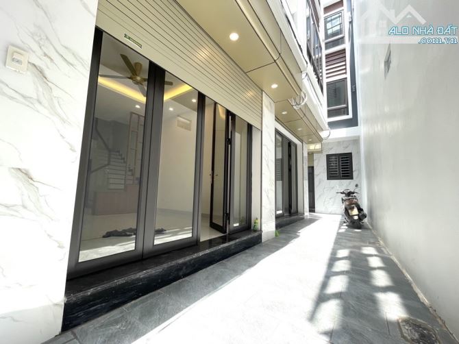 🏠 Lạc Long Quân, 38m2 nhỉnh 8 tỷ, mới koong, ngõ thông, ô tô, kinh doanh, full nội thất