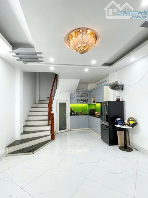 Siêu phẩm nhà Triều khúc, 6 tầng, 30m ra ô tô tránh, Nội thất VIP