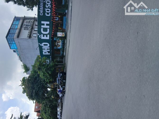 67.x tỷ /330 M2/12.2 M tiền/ Phân Lô Vỉa hè / Việt Hưng/ Long Biên